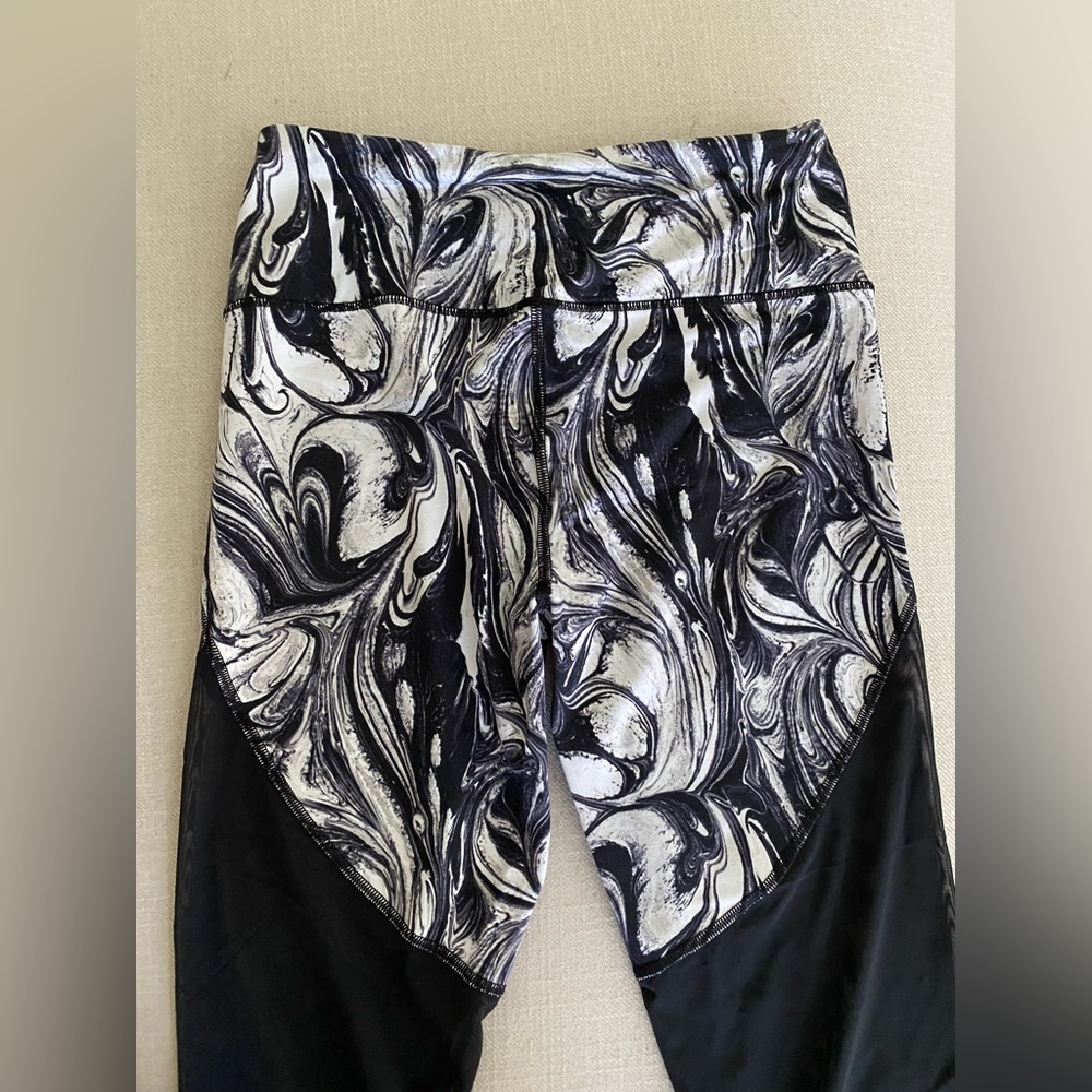 Victoria secret sport. 3/4 leggings. Small sz. Great condition. Mesh bottom.